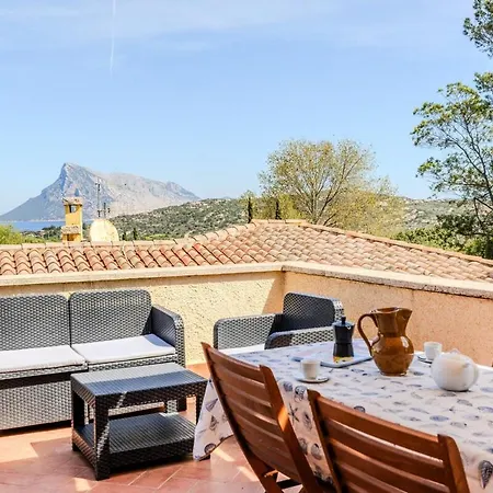 Panoramic Terrace Over Tavolara - Relax And Sea View Apartamento